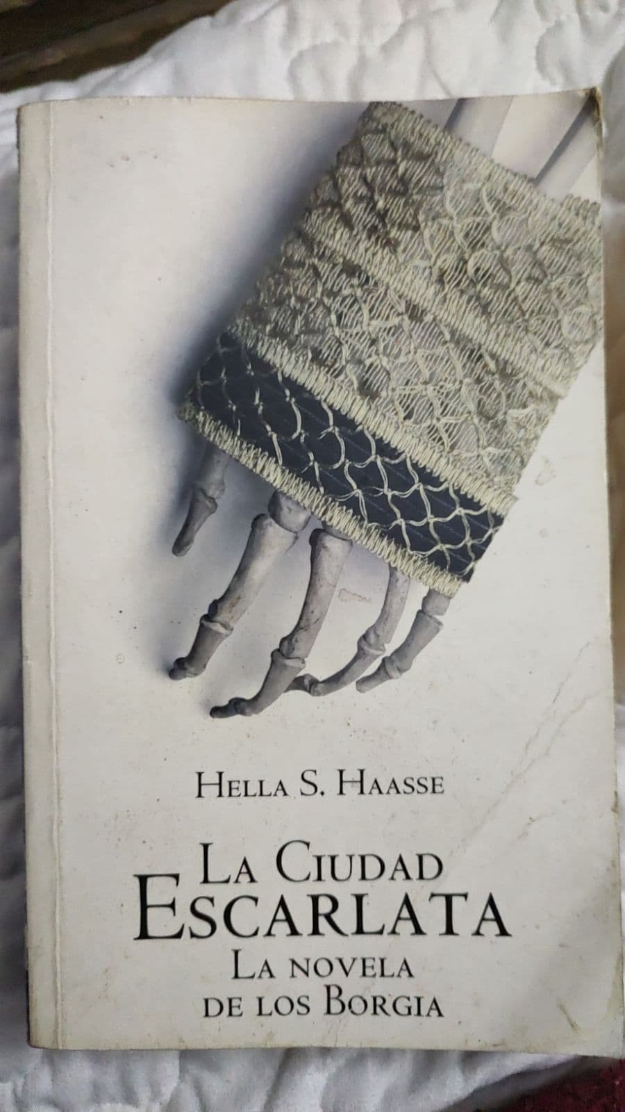 La ciudad escarlata — Hella S. Haasse, libro usado