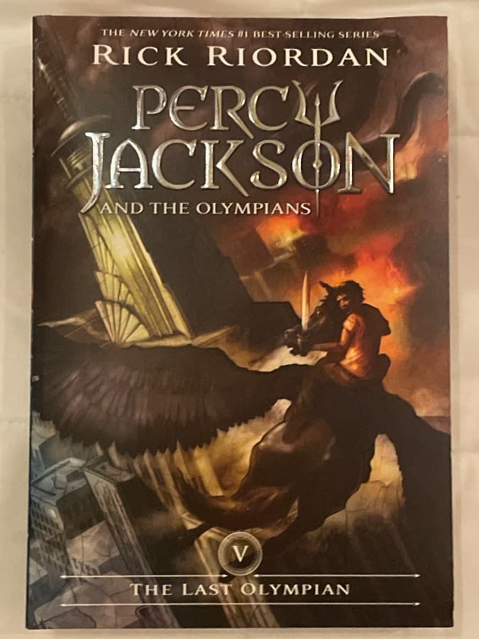 Percy Jackson and the Olympians: The Last Olympian — Rick Riordan, libro usado