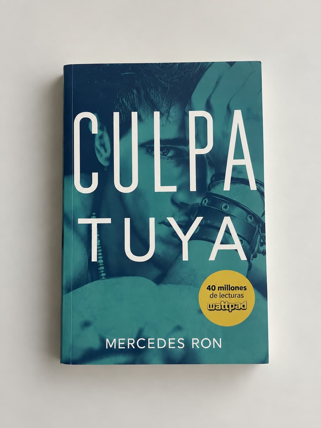 Culpa tuya — Mercedes Ron , libro usado