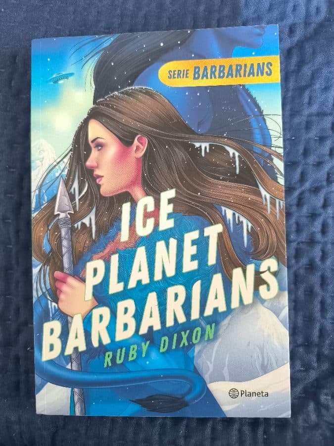 Ice Planet Barbarians — Ruby Dixon, libro usado (foto 1 de 3)
