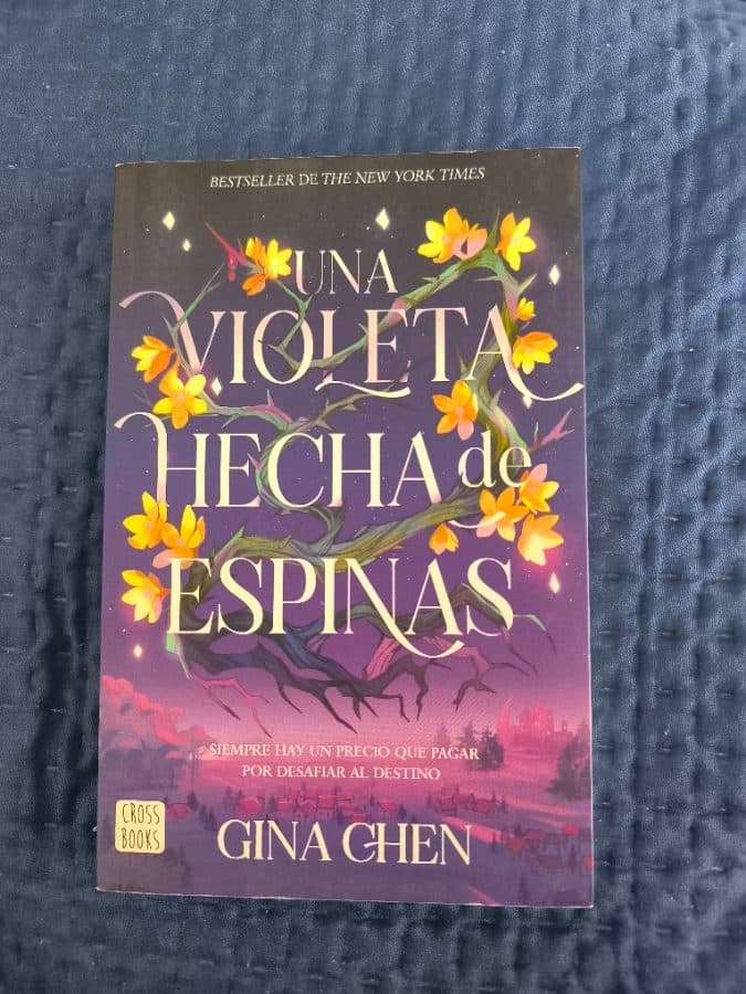 Una Violeta Hecha de Espinas — Gina Chen, libro usado (foto 1 de 2)