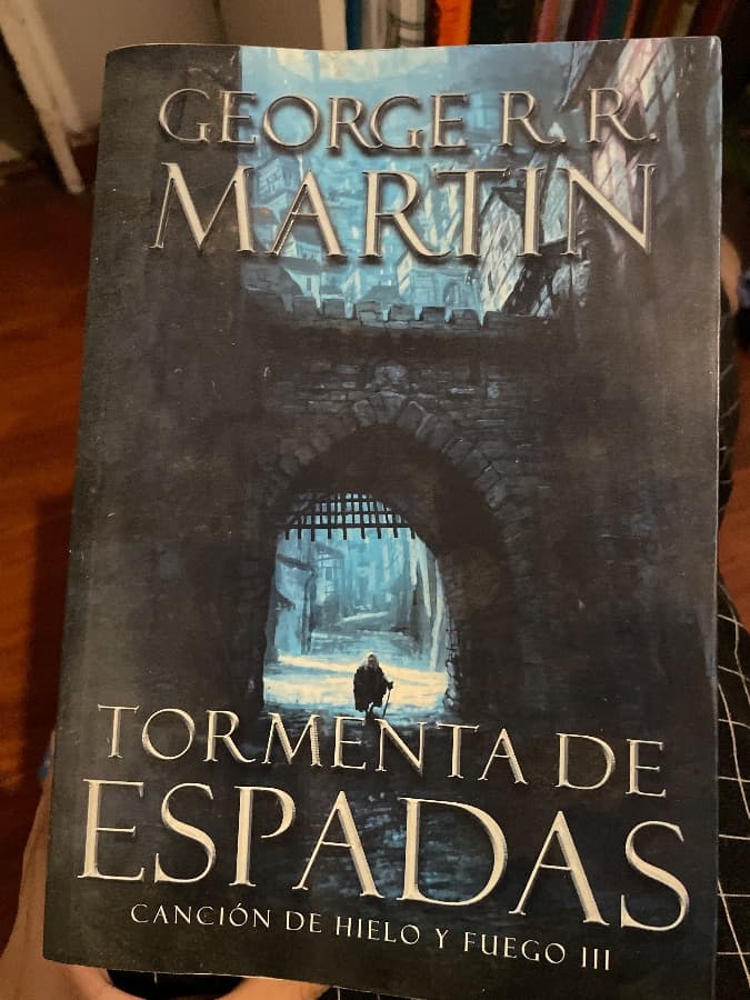 Tormenta de Espadas — George R. R. Martin, libro usado