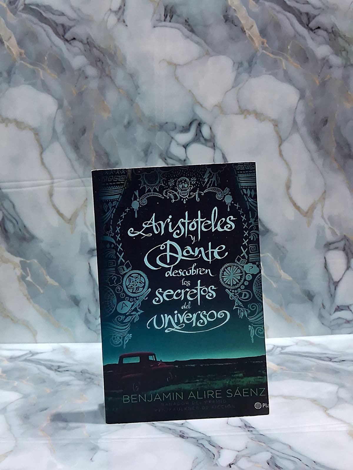 Aristóteles y dante descubren los secretos del universo — Benjamin Alire Sáenz, libro usado