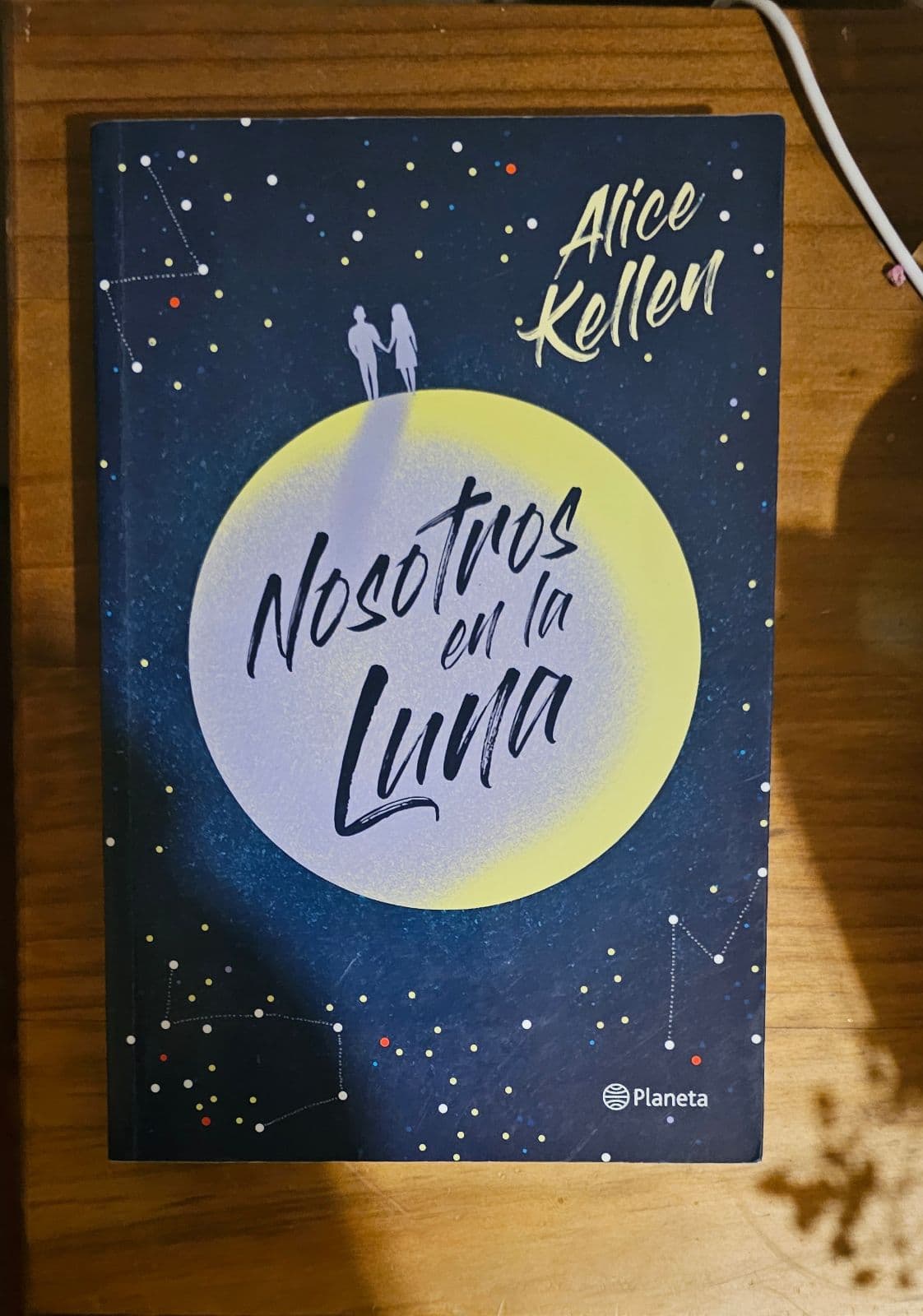 Nosotros en la luna — Alice Kellen, libro usado