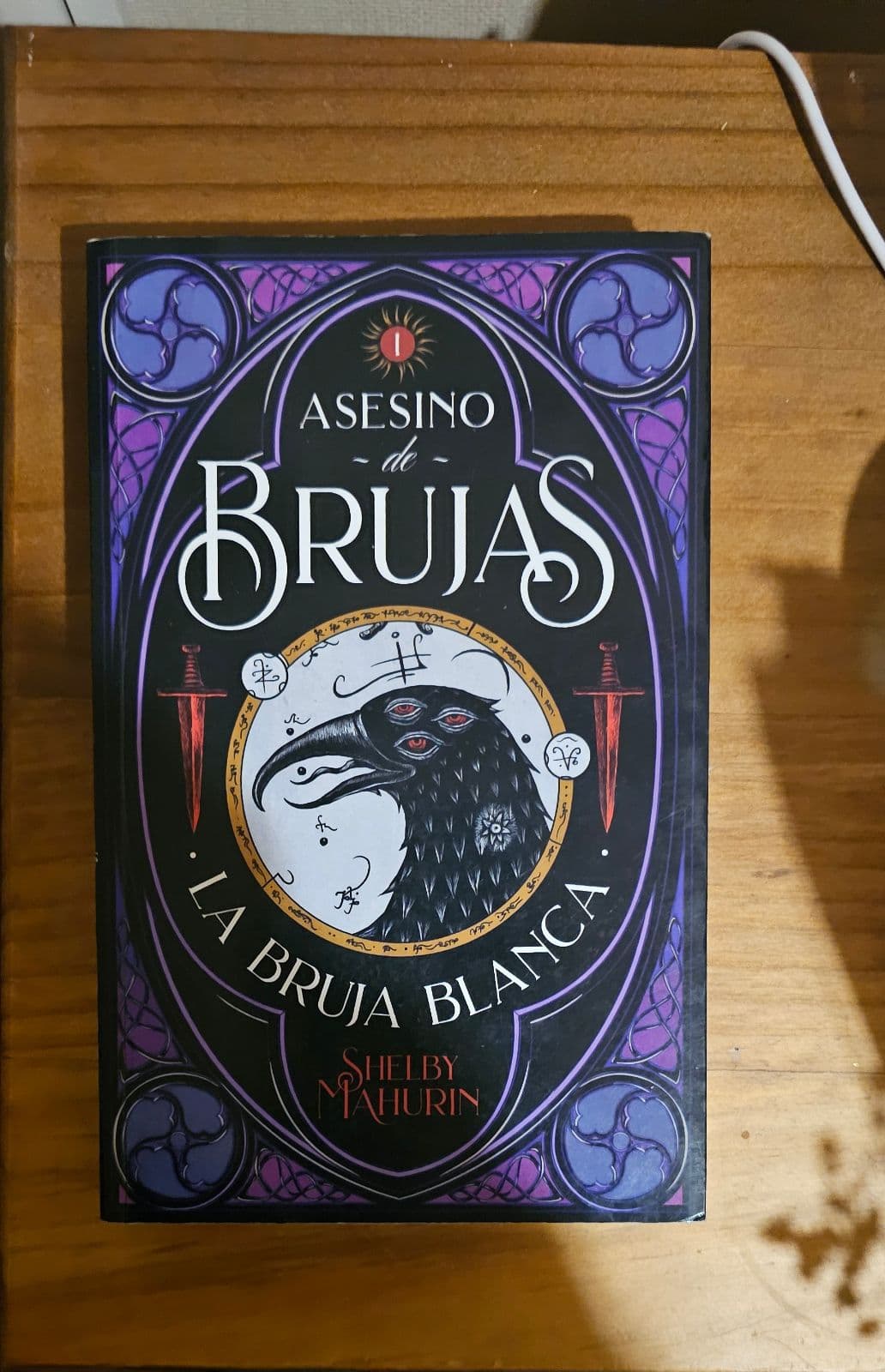 Asesino de brujas — Shelby Mahurin, libro usado
