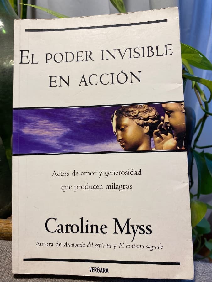 El poder invisible en acción — Caroline Myss, libro usado (foto 1 de 4)