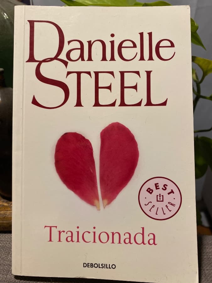 Traicionada — Danielle Steel, libro usado