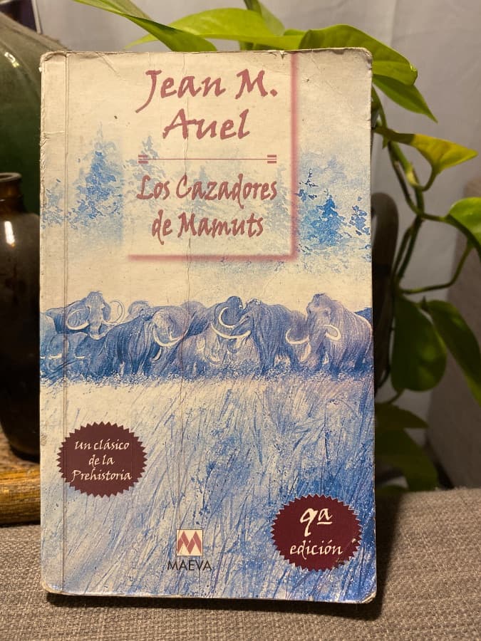 Los Cazadores de Mamuts — Jean M. Auel, libro usado