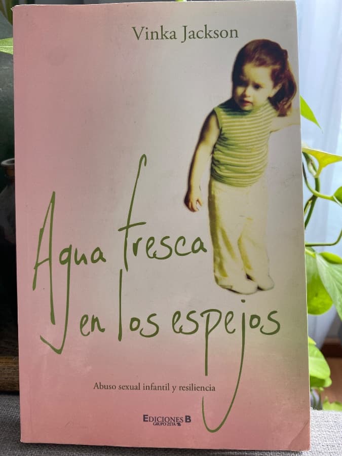 Agua fresca en los espejos — Vinka Jackson, libro usado
