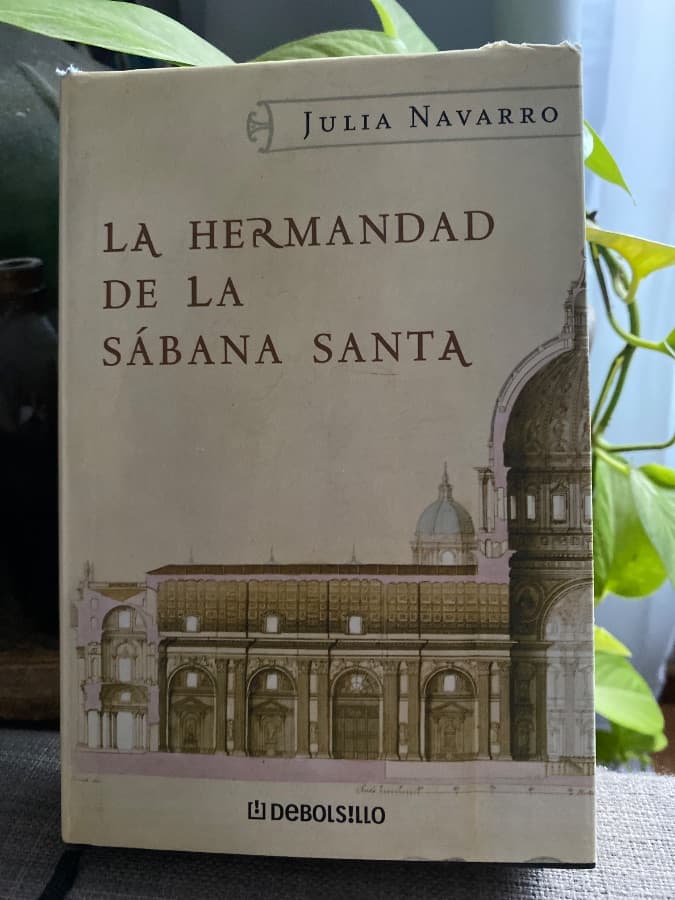 La Hermandad de la Sábana Santa — Julia Navarro, libro usado (foto 1 de 4)