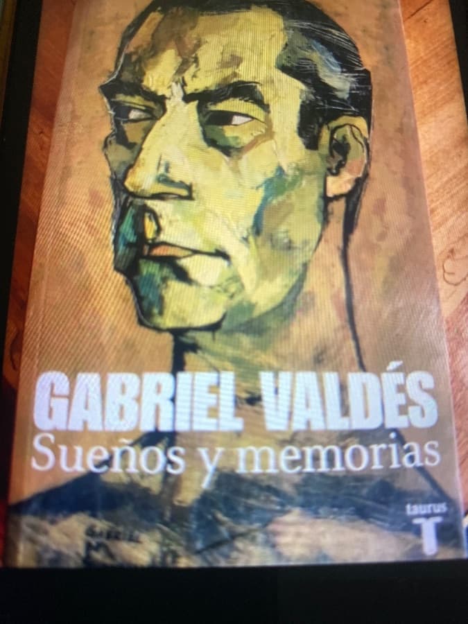 Sueños y memorias — Gabriel Valdés Subercaseaux, libro usado