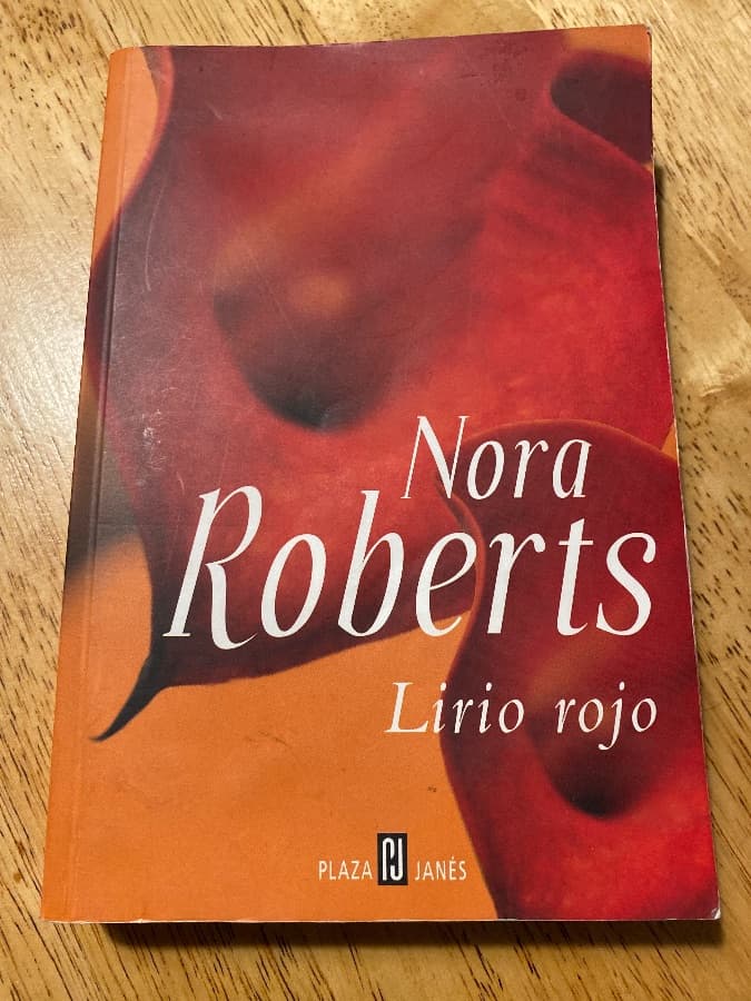 Lirio rojo — Nora Roberts, libro usado