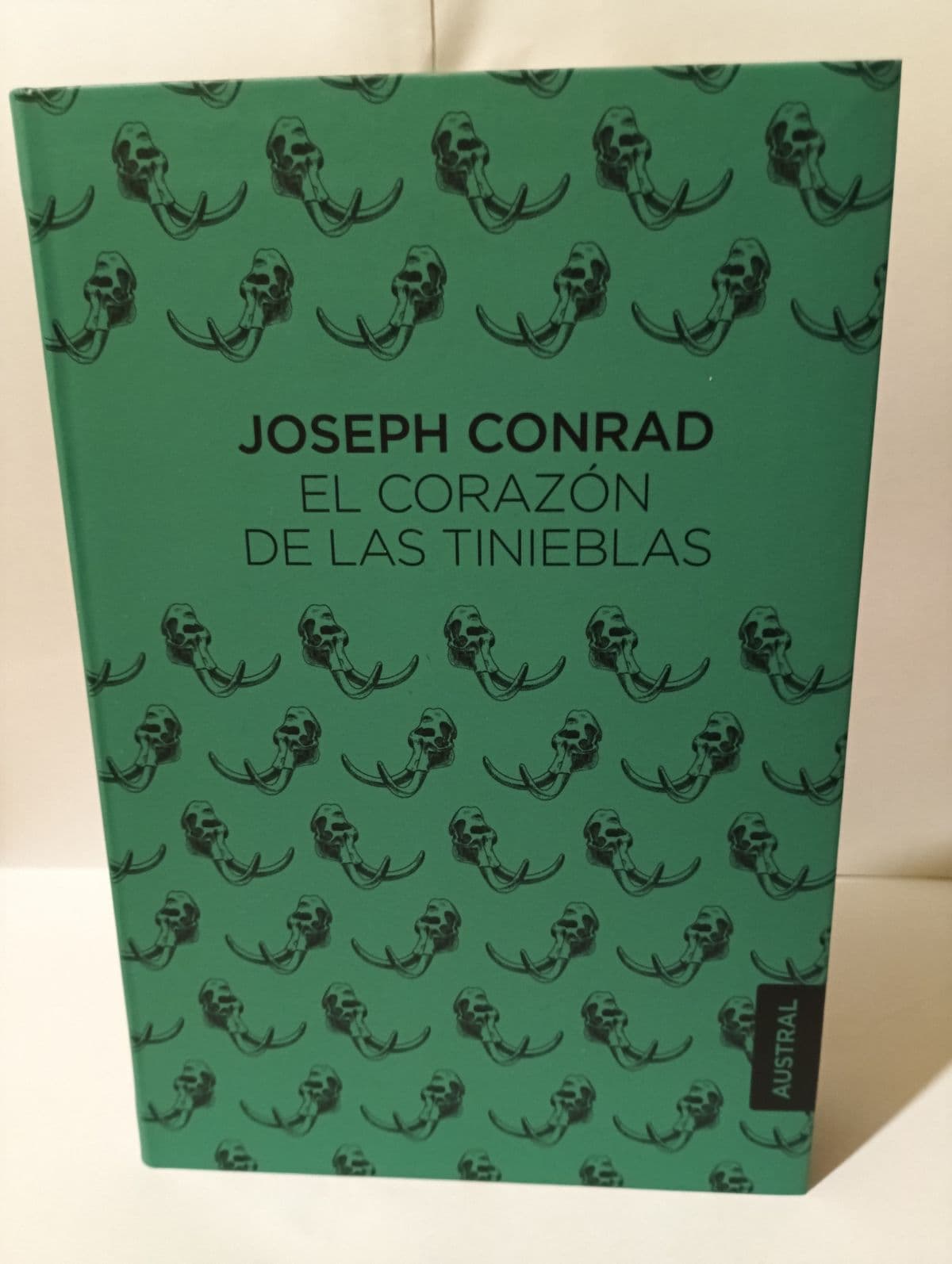 El corazón de las tinieblas — Joseph Conrad, libro usado