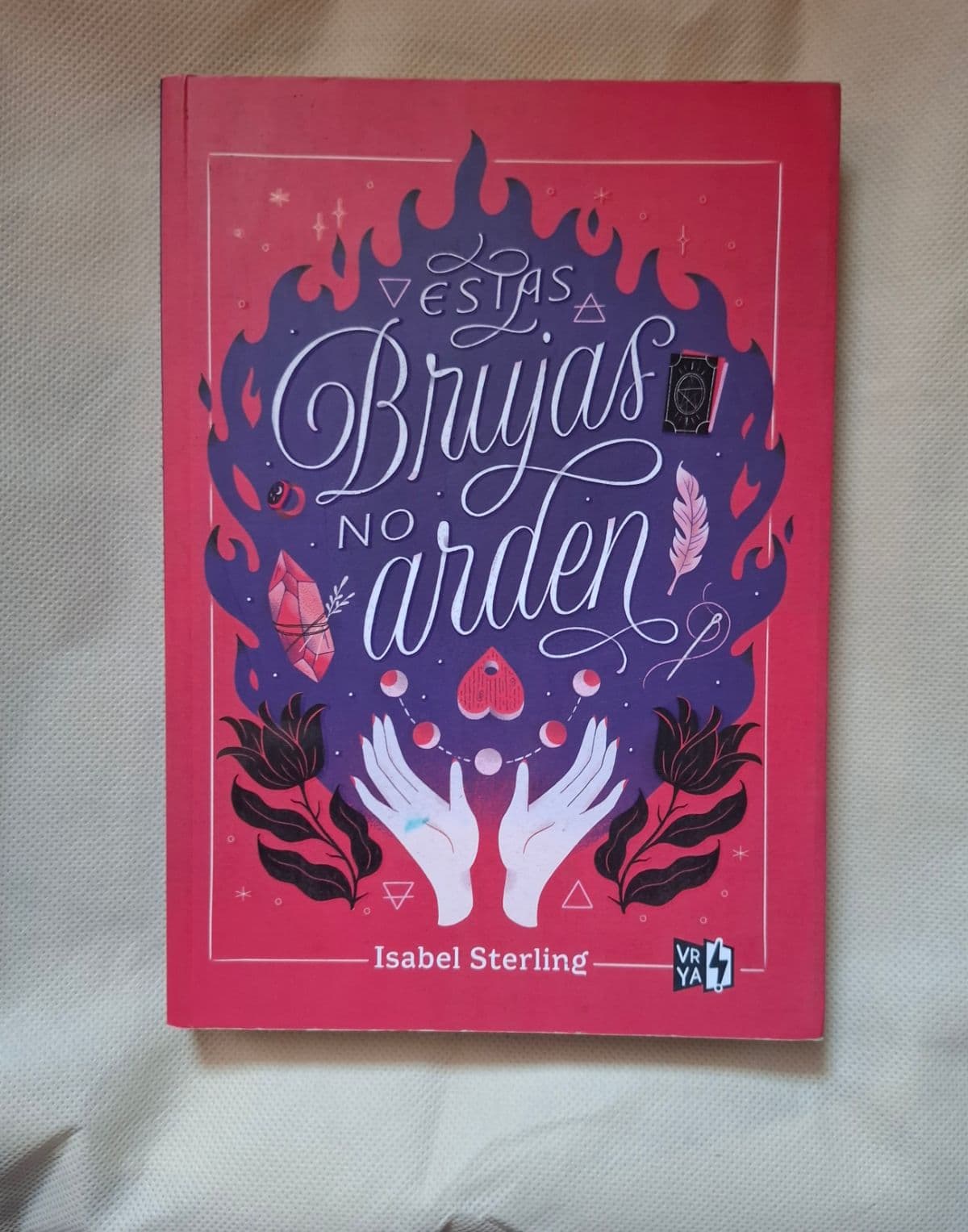 Estas brujas no arden — Isabel Sterling , libro usado (foto 1 de 3)