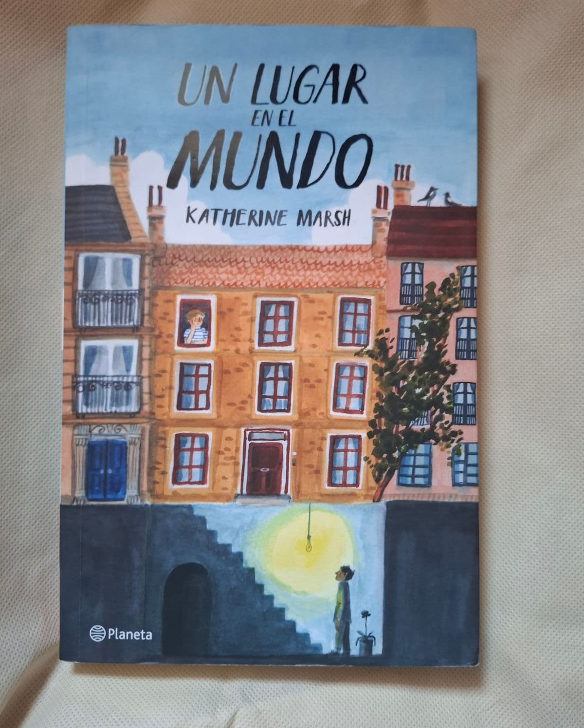 Un lugar en el mundo — Katherine Marsh , libro usado (foto 1 de 3)