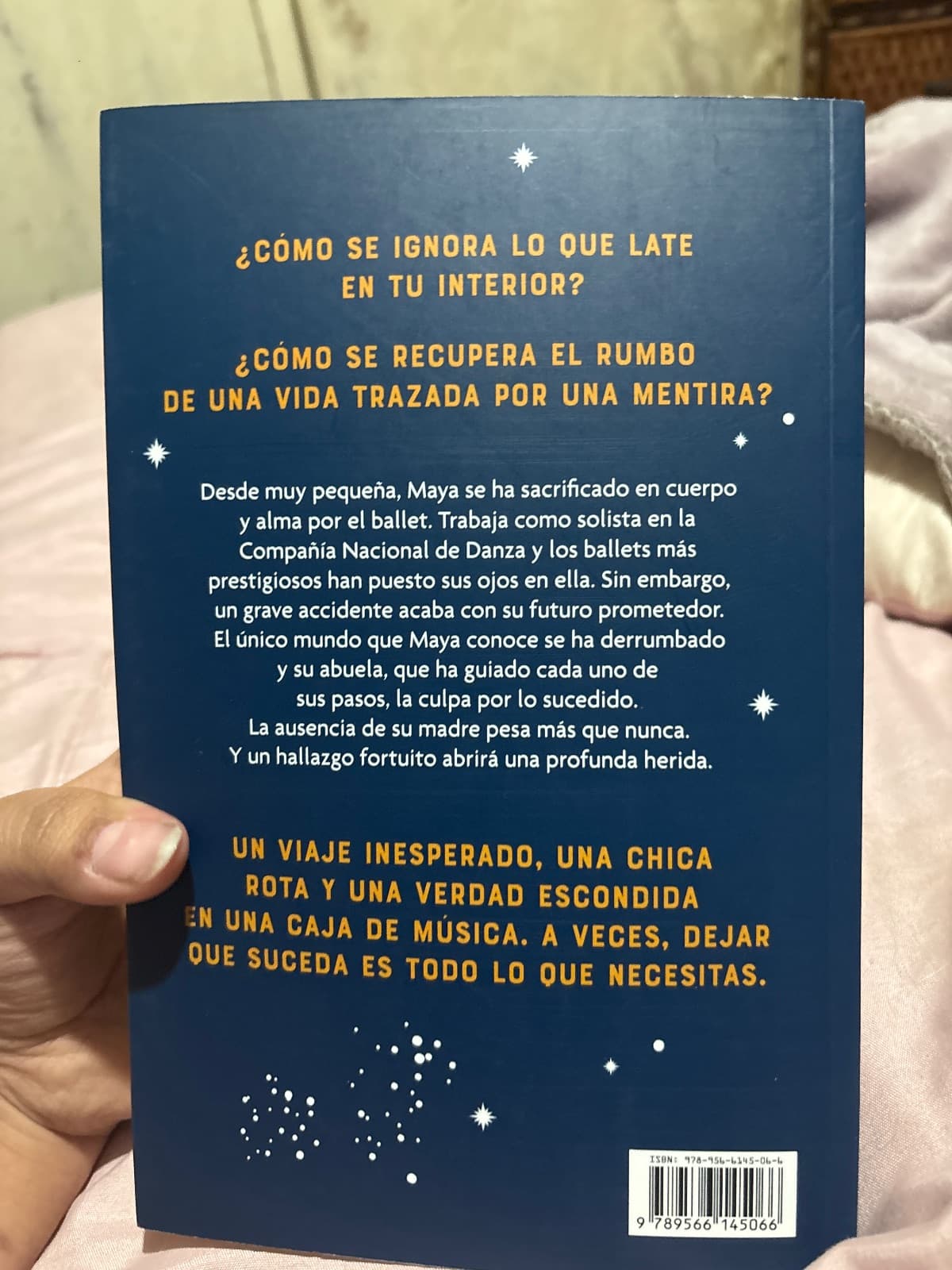 Cuando no queden más estrellas que contar — María Martínez, libro usado (foto 2 de 3)