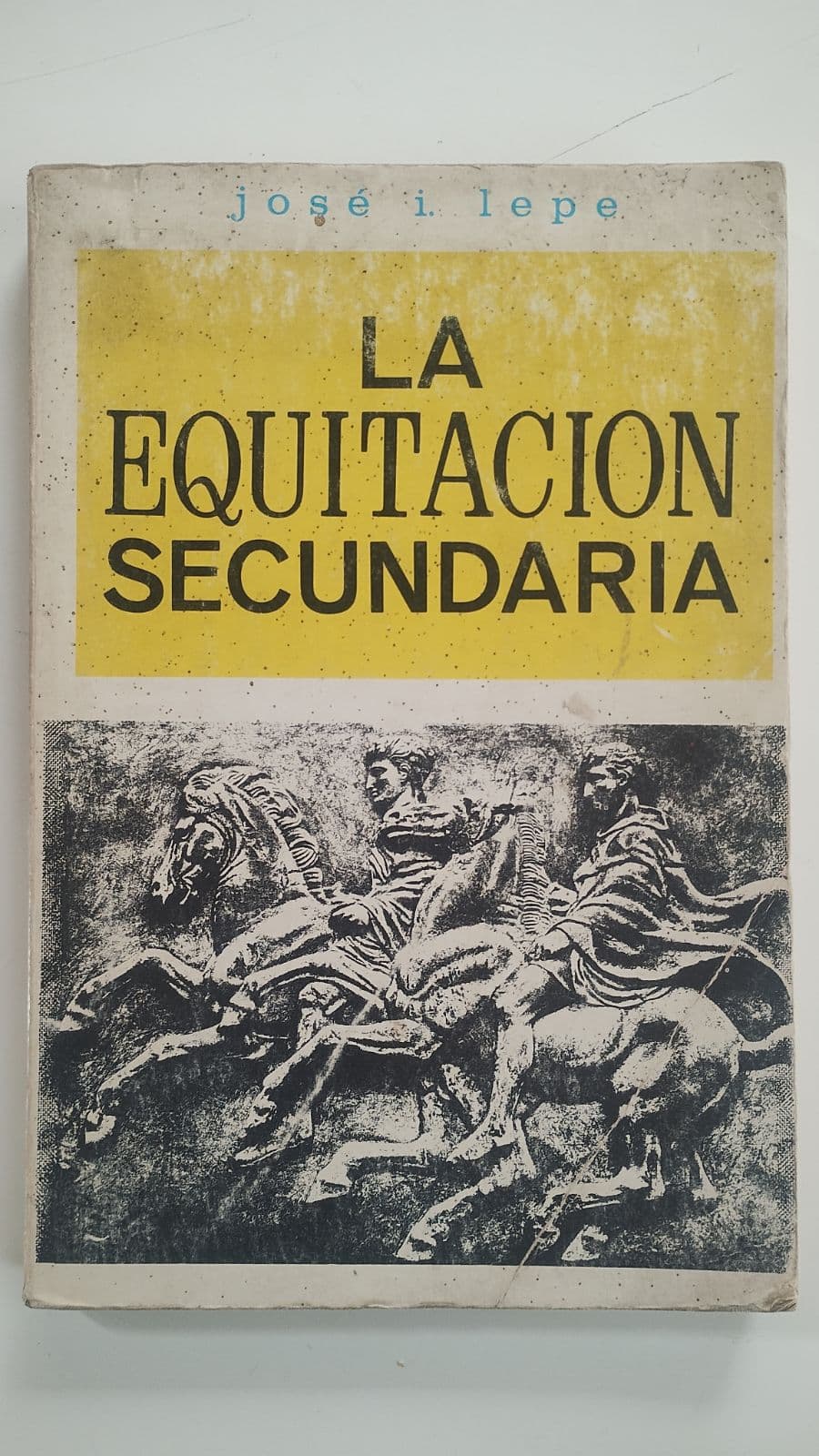 La Equitación secundaria. Hipología — José I. Lepe, libro usado (foto 1 de 6)