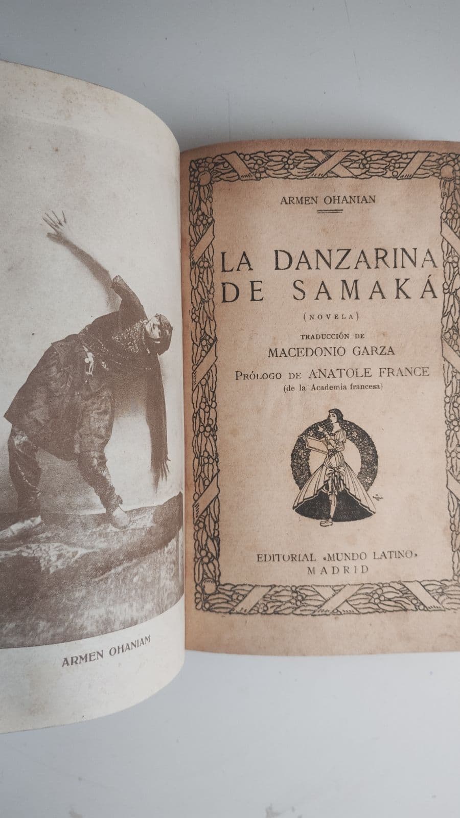 La danzarina de shamaká. Libro antiguo
