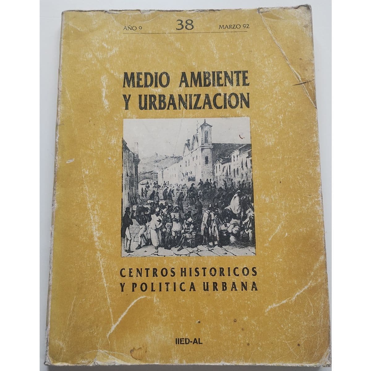 Número de Revista Medio ambiente y Urbanización/ Centros Histórico y Política — Varios, libro usado (foto 1 de 5)