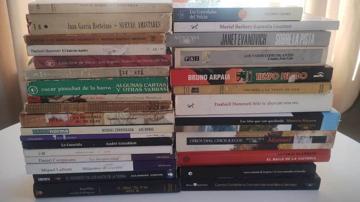 Lote de 30 libros, Solo Novelas (Narrativa) — Varios, libro usado (foto 1 de 5)