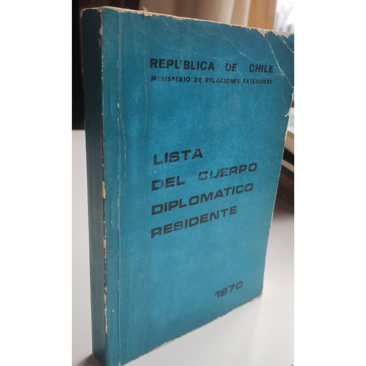 Lista del cuerpo diplomático residente, 1970 — República de Chile , libro usado (foto 1 de 4)