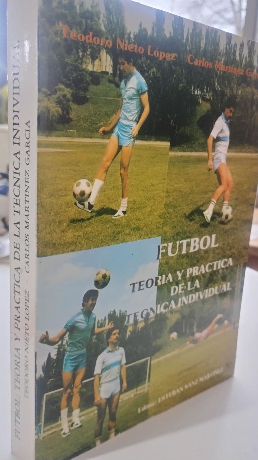 Fútbol, teoría y práctica de la técnica individual — Teodoro Nieto López y Carlos Martinez García, libro usado (foto 1 de 6)