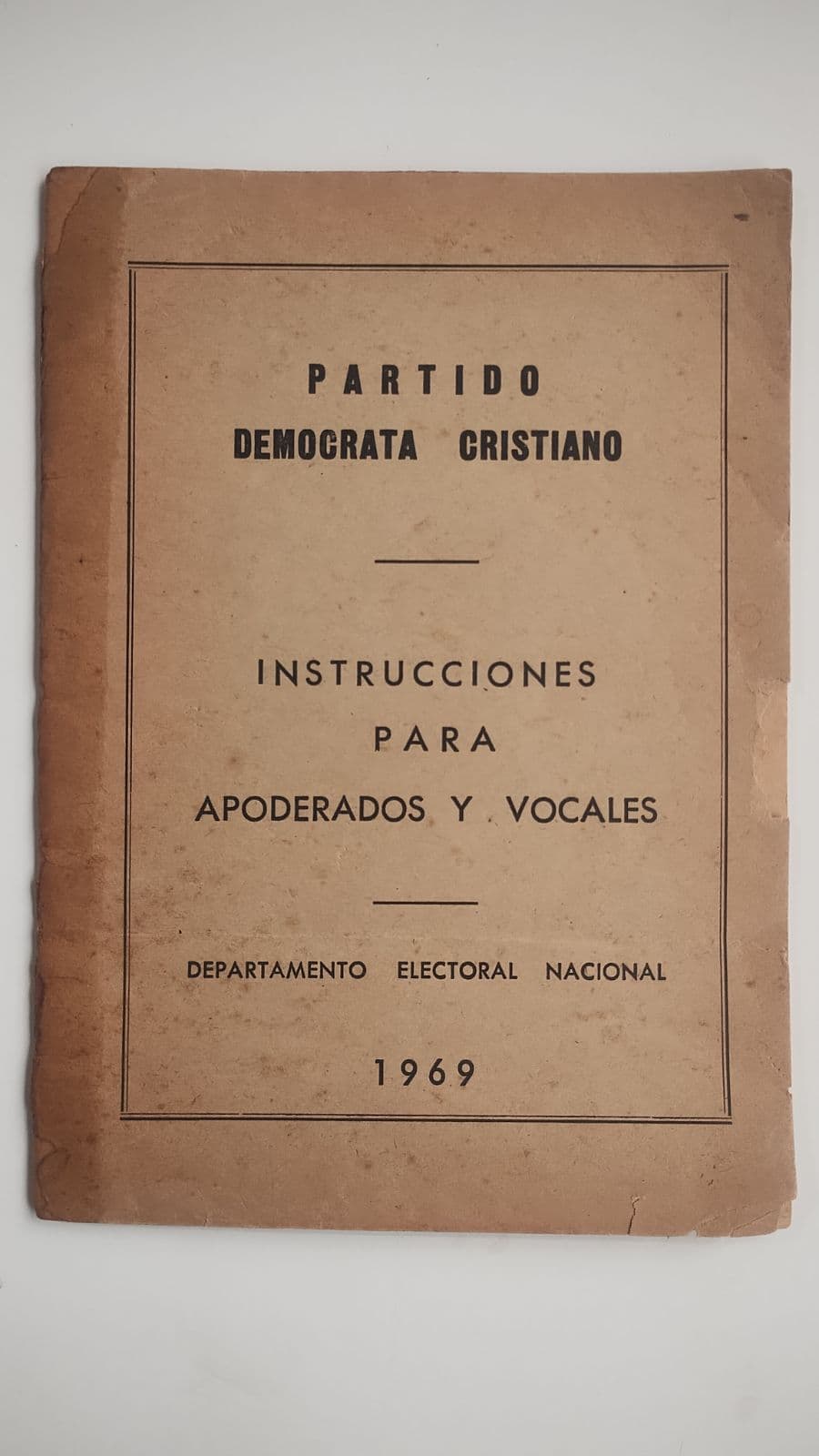 Partido demócrata cristiano, instrucciones para apoderados y vocales. 1969 — Partido democracia cristiana , libro usado (foto 1 de 4)