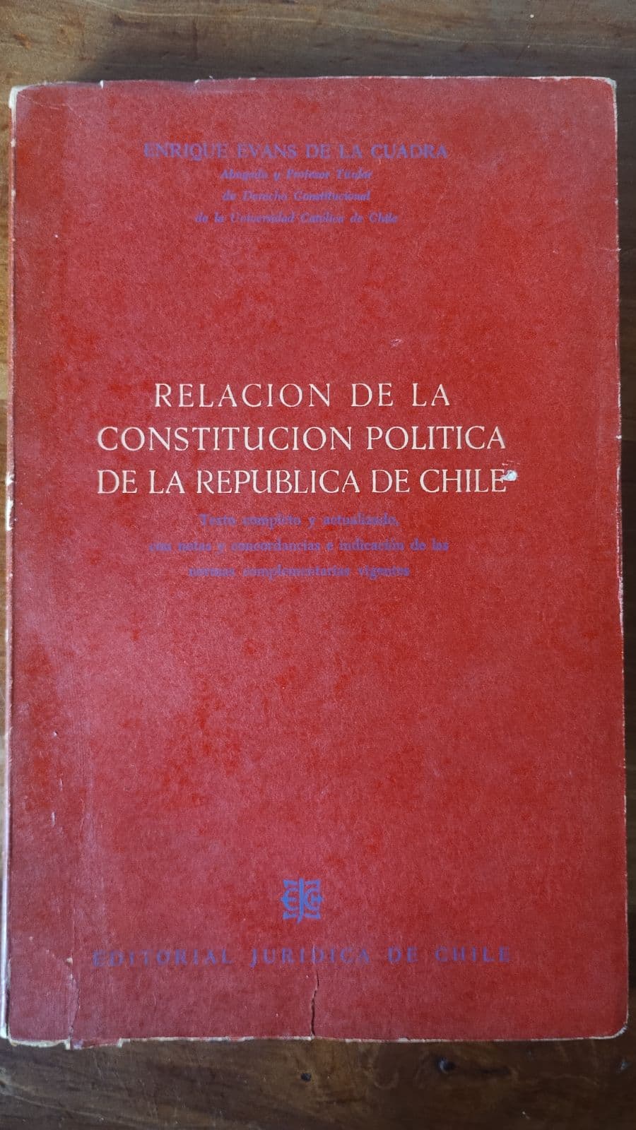 Relación de la Constitución política de la República de Chile — Enrique Evans de la cuadra , libro usado (foto 1 de 4)