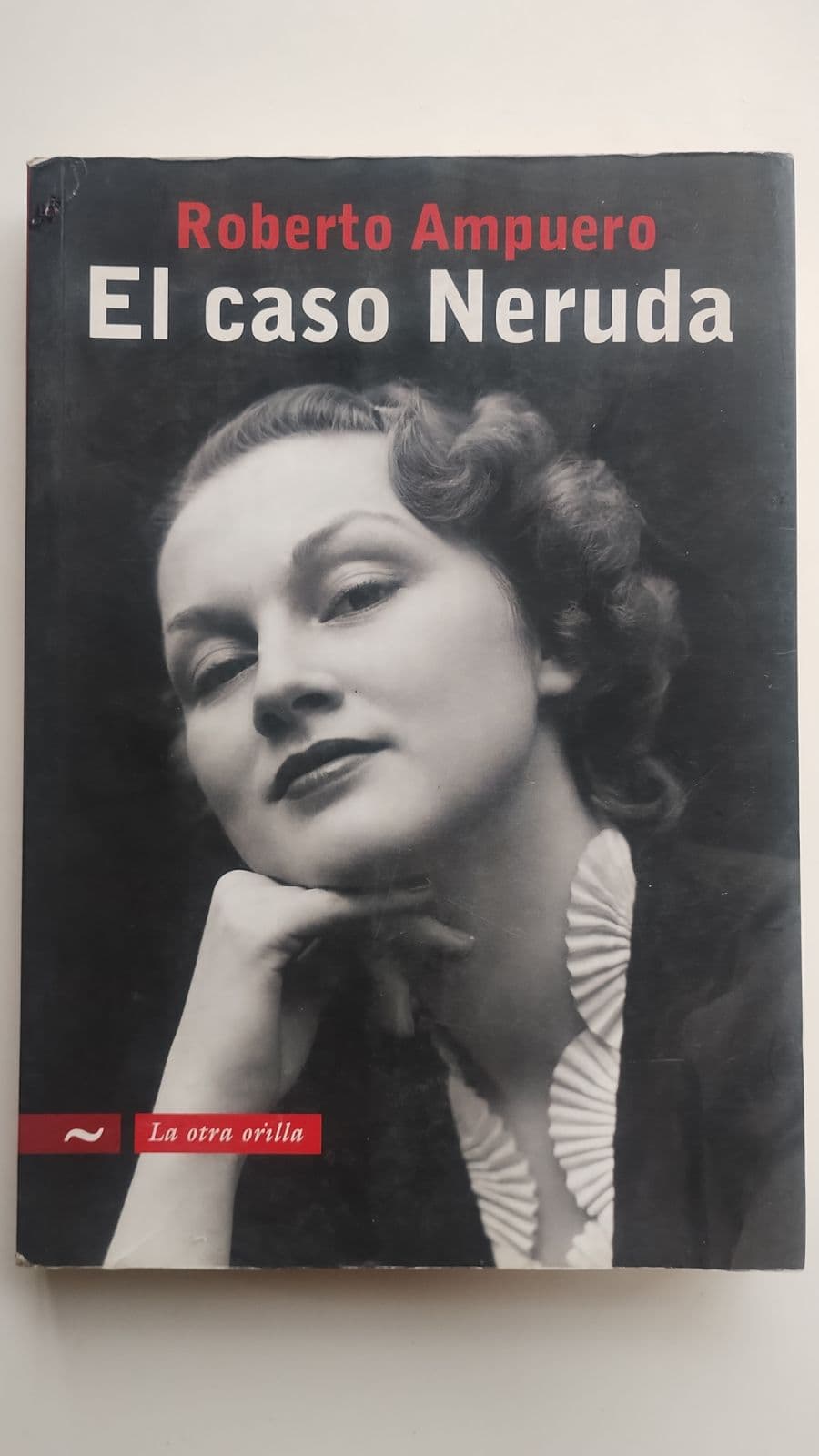 El caso Neruda — Roberto Ampuero , libro usado (foto 1 de 3)