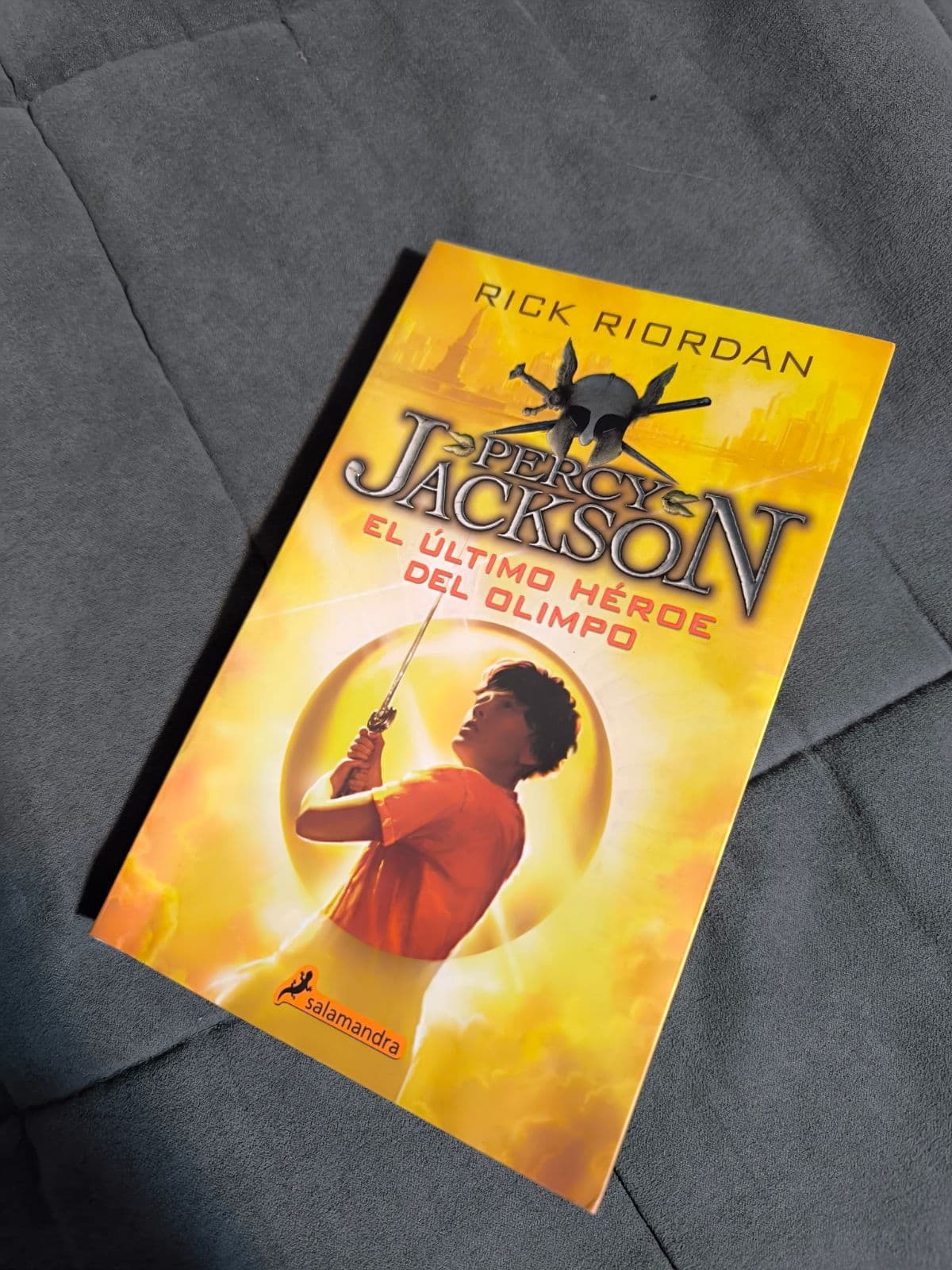 El último héroe del Olimpo / The Last Olympian — Rick Riordan, libro usado (foto 1 de 4)