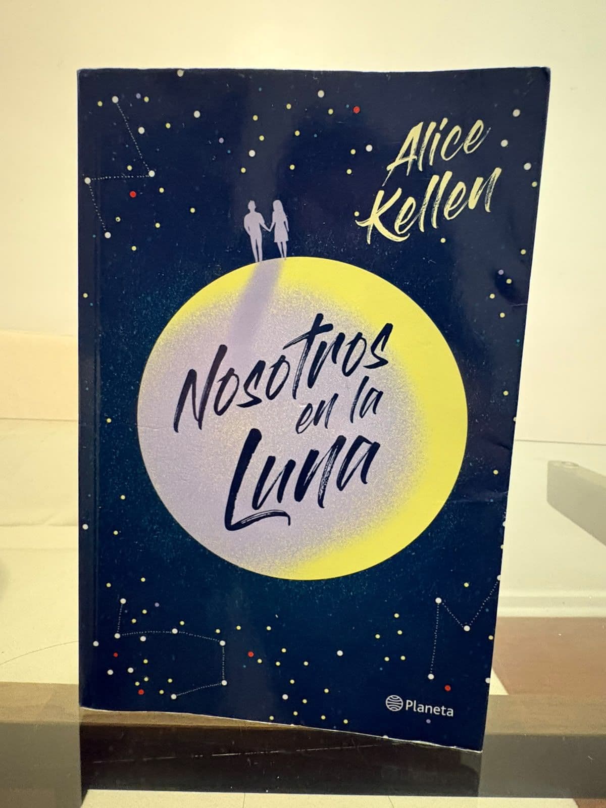 Nosotros en la luna — Alice Kellen, libro usado