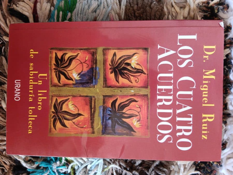 Los Cuatro Acuerdos — Dr. Miguel Ruiz, libro usado