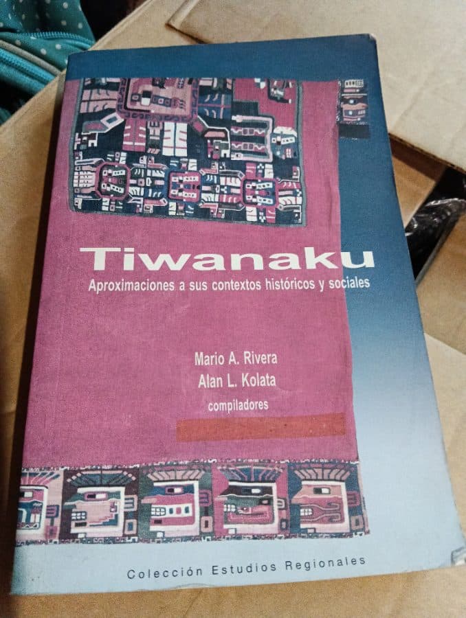Tiwanaku: Aproximaciones a sus contextos históricos y sociales — Mario A. Rivera y Alan L. Kolata (compiladores), libro usado