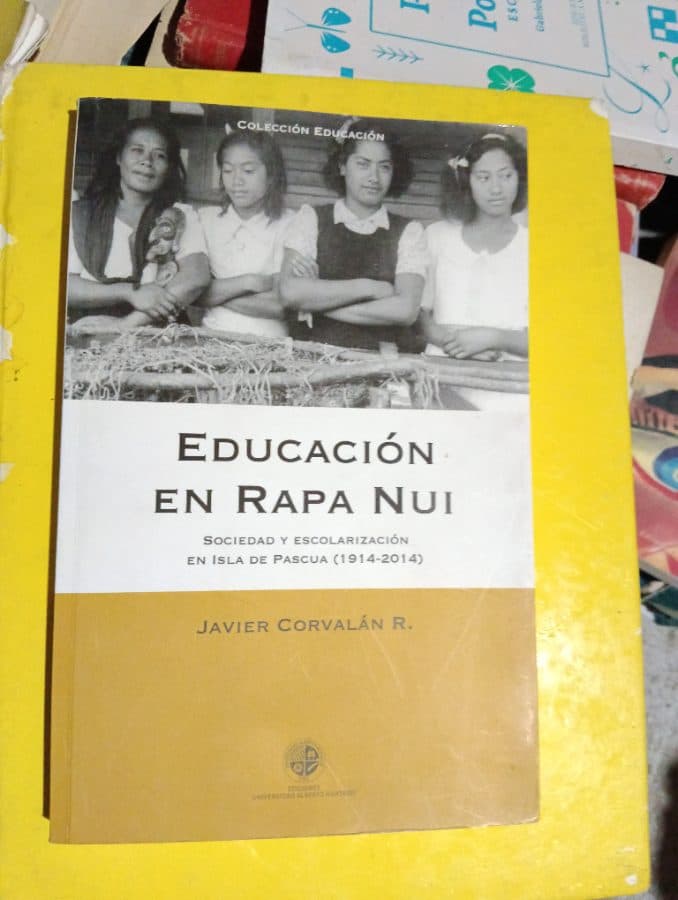 Educación en Rapa Nui: Sociedad y escolarización en Isla de Pascua (1914-2014) — Javier Corvalán R., libro usado