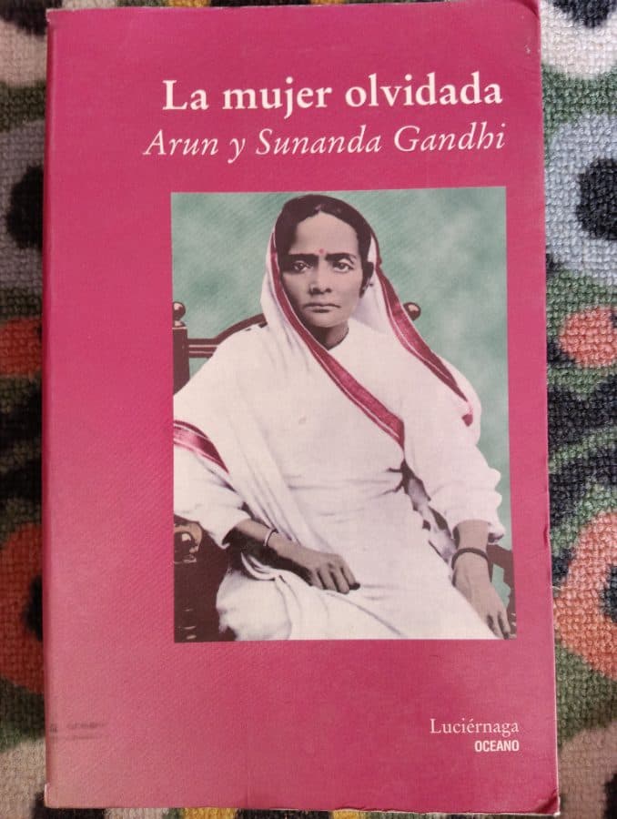 La mujer olvidada — Arun Gandhi y Sunanda Gandhi, libro usado