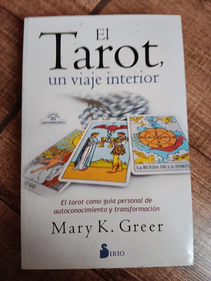 El Tarot, un viaje interior — Mary K. Greer, libro usado