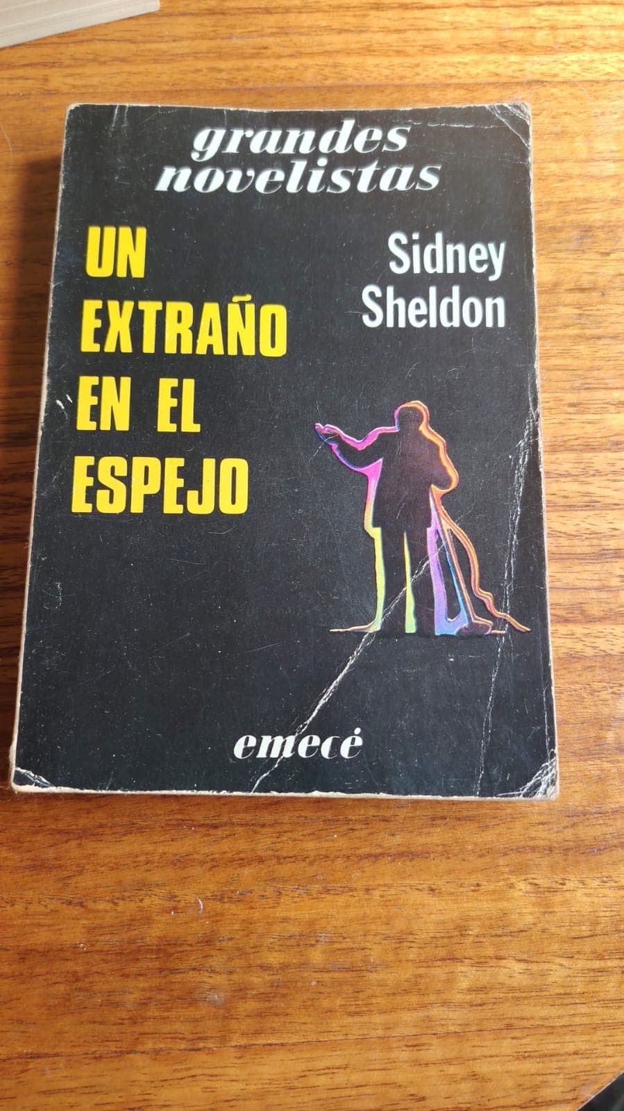 Un Extraño en el Espejo — Sidney Sheldon , libro usado (foto 1 de 3)