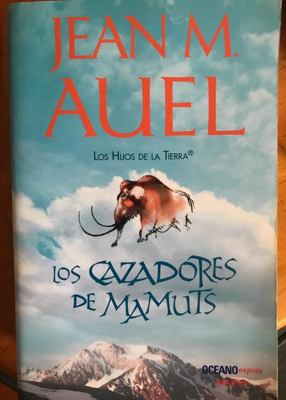 Los cazadores de mamuts — Jean M. Auel, libro usado