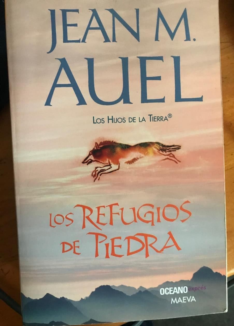 Los refugios de piedra — Jean M. Auel, libro usado