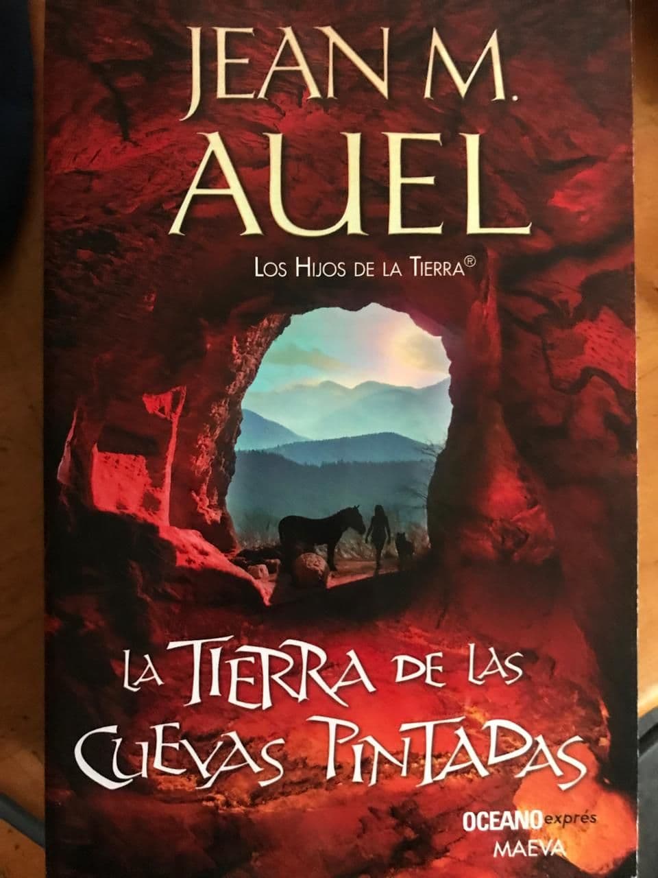 Tierra de las cuevas pintadas, La — Jean M. Auel, libro usado