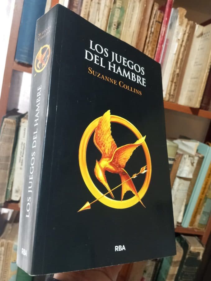 Los juegos del hambre — Suzanne Collins, libro usado (foto 1 de 5)