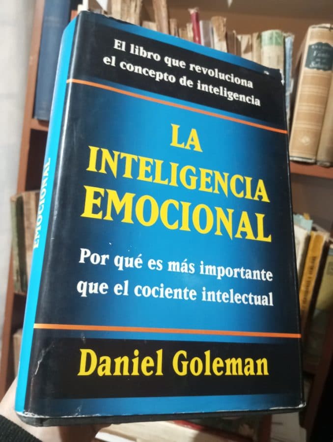 La Inteligencia Emocional: Por qué es más importante que el cociente intelectual — Daniel Goleman, libro usado (foto 1 de 2)