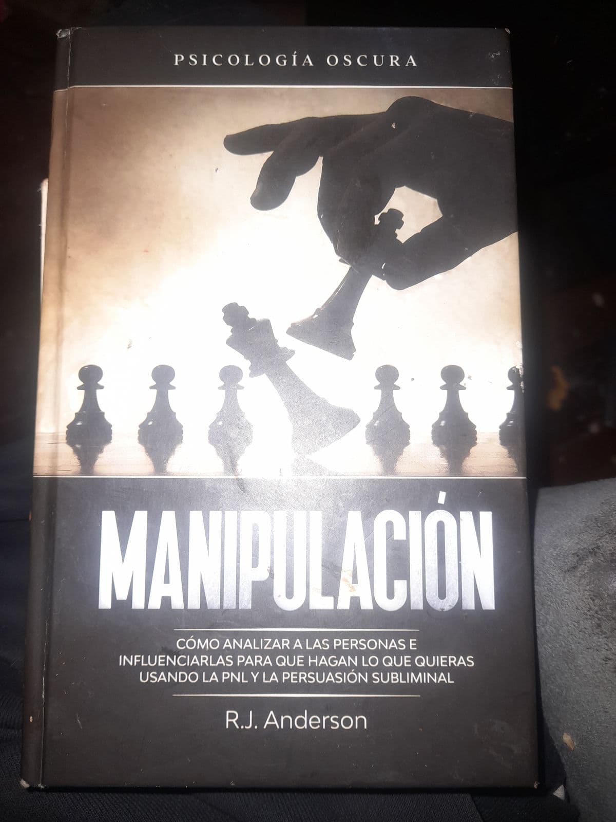 Manipulación — R. J. Anderson, libro usado (foto 1 de 3)