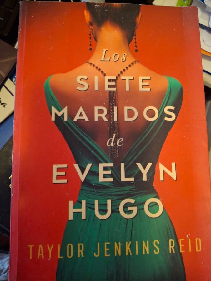 Los siete maridos de Evelyn Hugo — Taylor Jenkins Reid, libro usado
