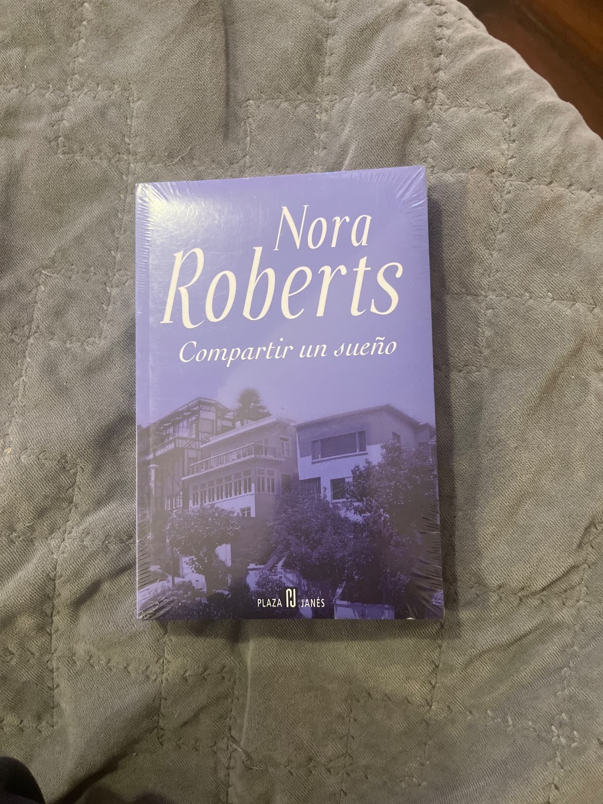 Compartir un sueño — Nora Roberts, libro usado
