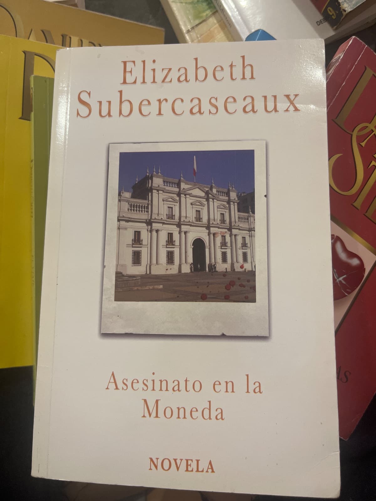 Asesinato en La Moneda — Elizabeth Subercaseaux, libro usado