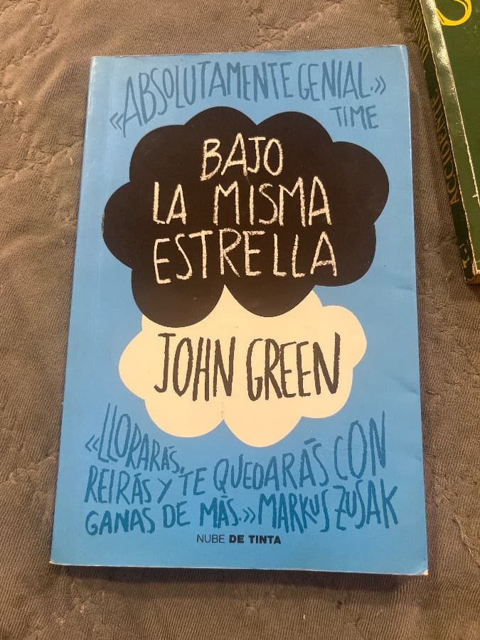 Bajo la misma estrella — John Green, libro usado