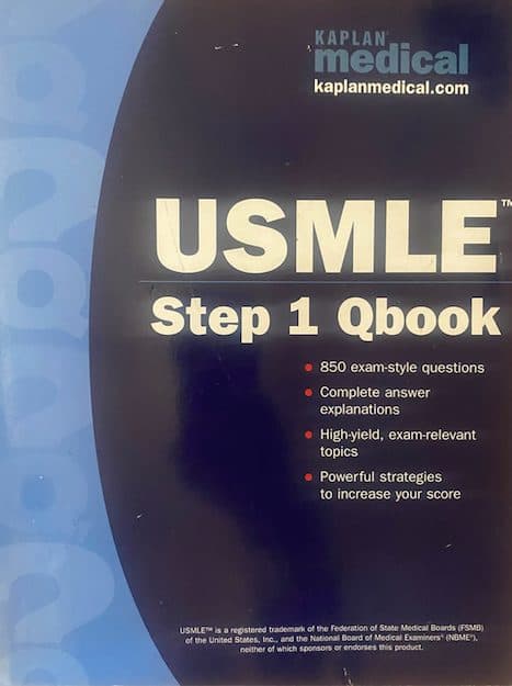 USMLE step 1 qbook. — Kaplan Medical, libro usado (foto 1 de 4)