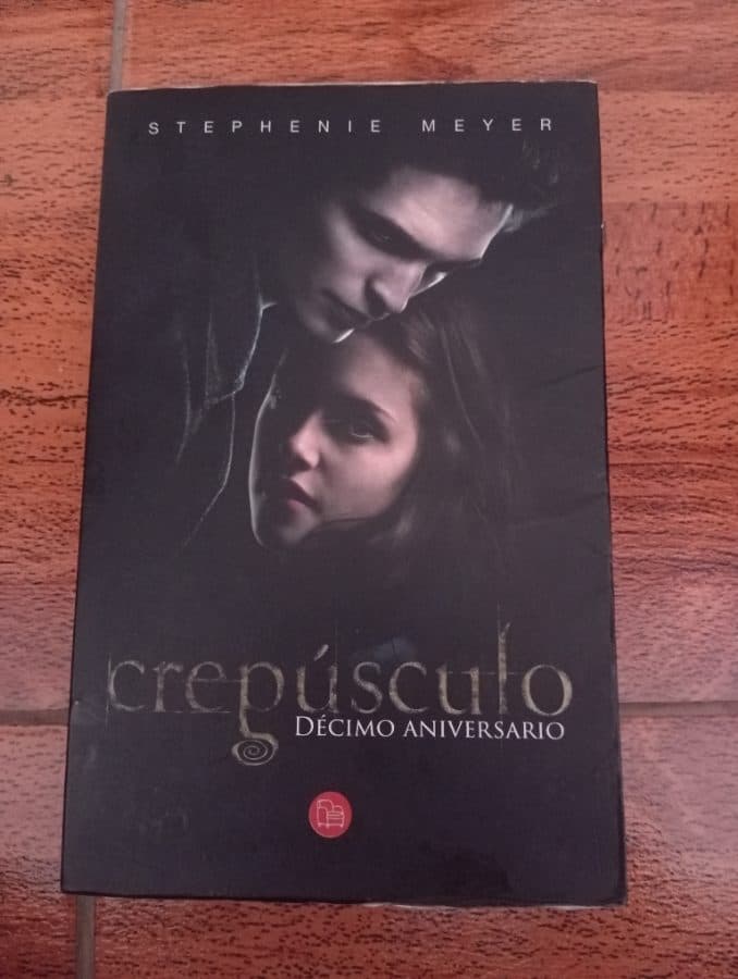 Crepúsculo: Décimo Aniversario — Stephenie Meyer, libro usado