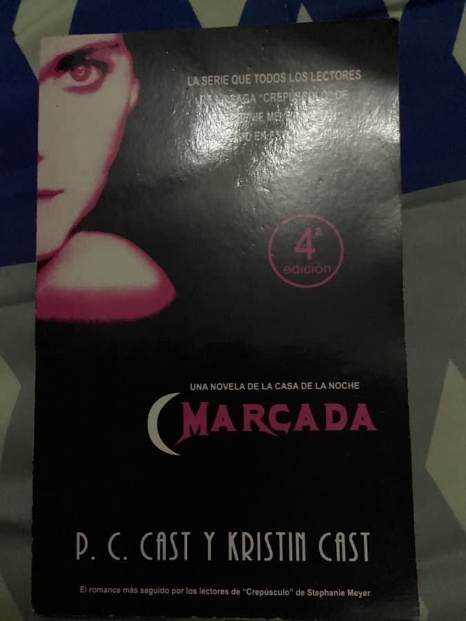 Marcada (Marked): Una Novela de la Casa de la Noche — P. C. Cast y Kristin Cast, libro usado